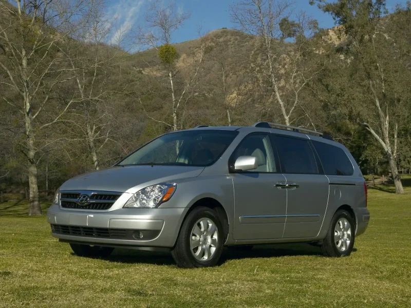 Hyundai Entourage 1