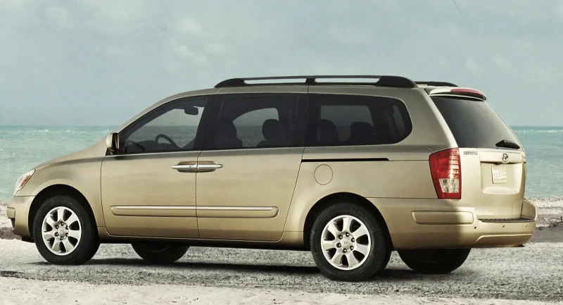 Hyundai Entourage 1
