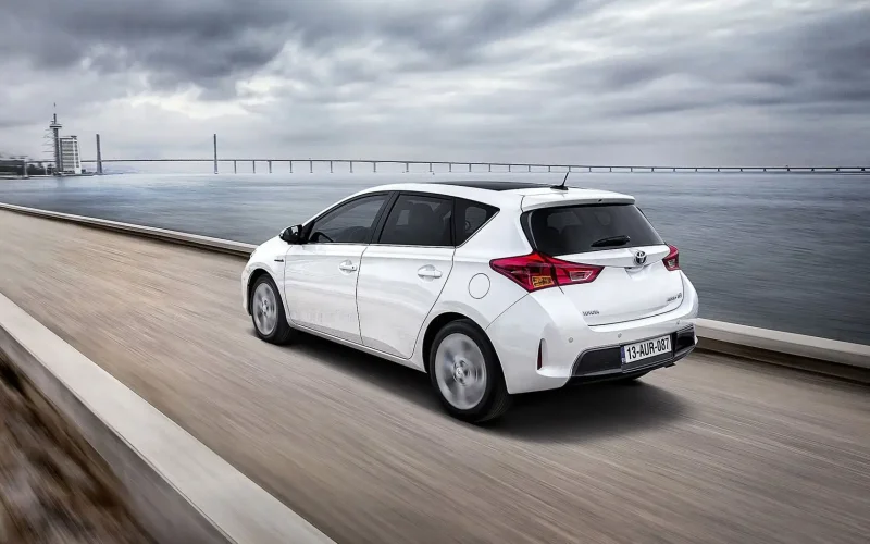 Toyota Auris 2012 авто ру