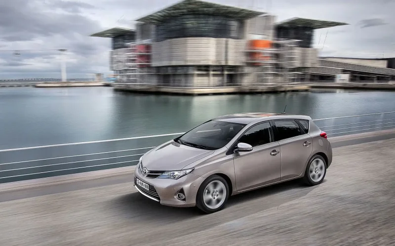 Toyota Auris 2012-2015