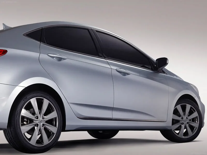 Hyundai Solaris 2015 сбоку