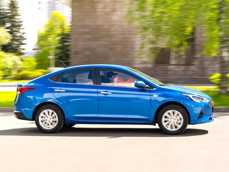 Hyundai Solaris 2021 сбоку