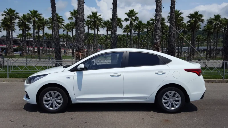 Hyundai Solaris 2020 вид сбоку