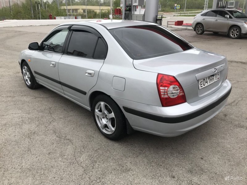 Hyundai Elantra 4