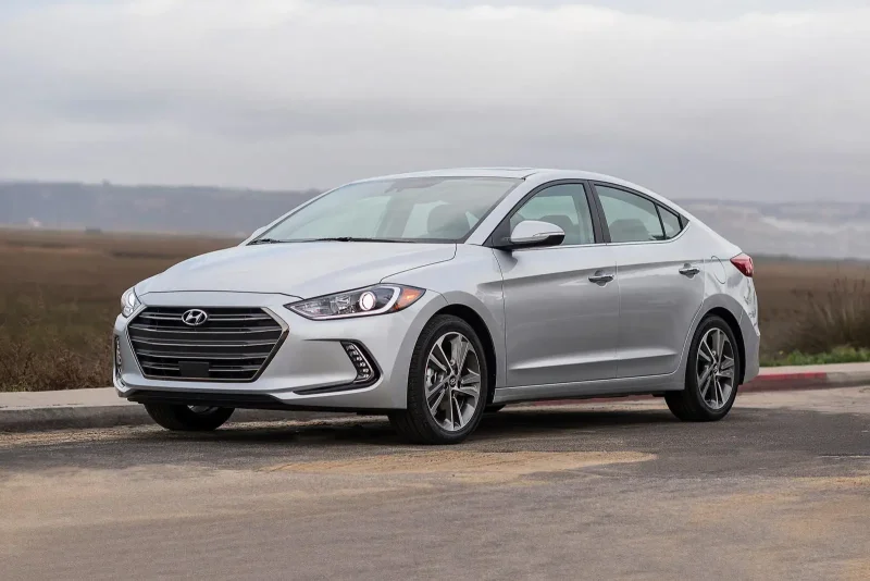 Hyundai Elantra 2017 черная