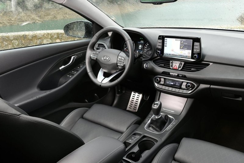 Hyundai i30 Fastback салон