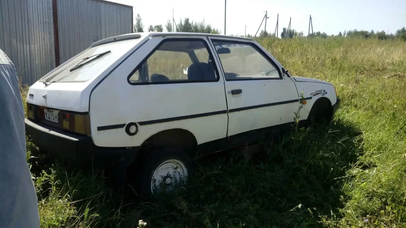 Автомобиль Таврия фото 1995 года