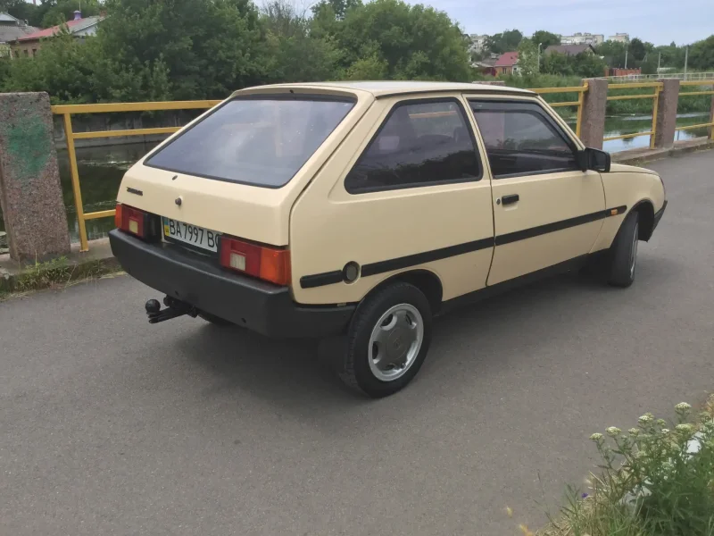 ЗАЗ Таврия 1102 голубой