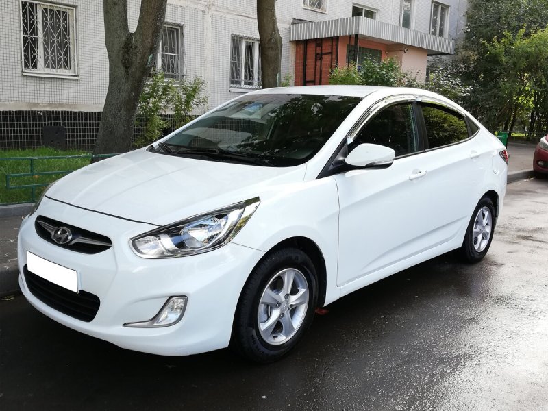 Hyundai Solaris 2012 хэтчбек