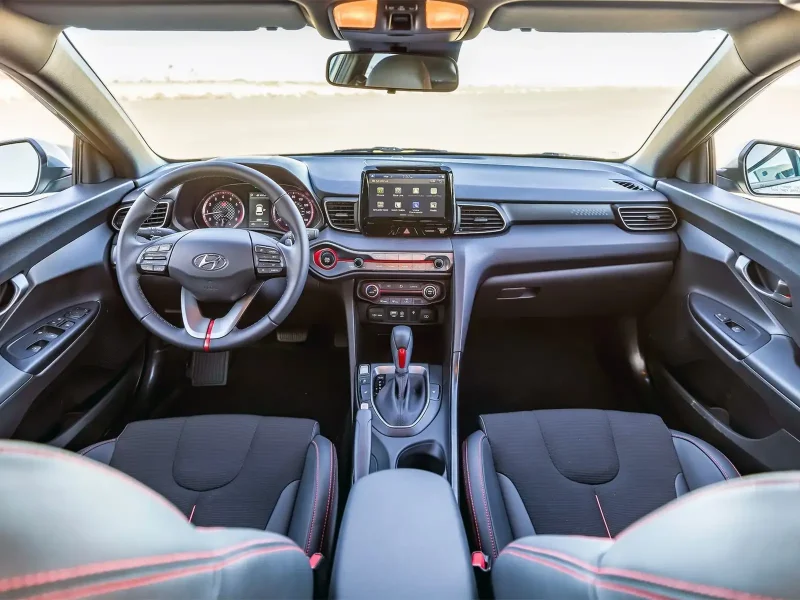 Hyundai Veloster 2019 салон
