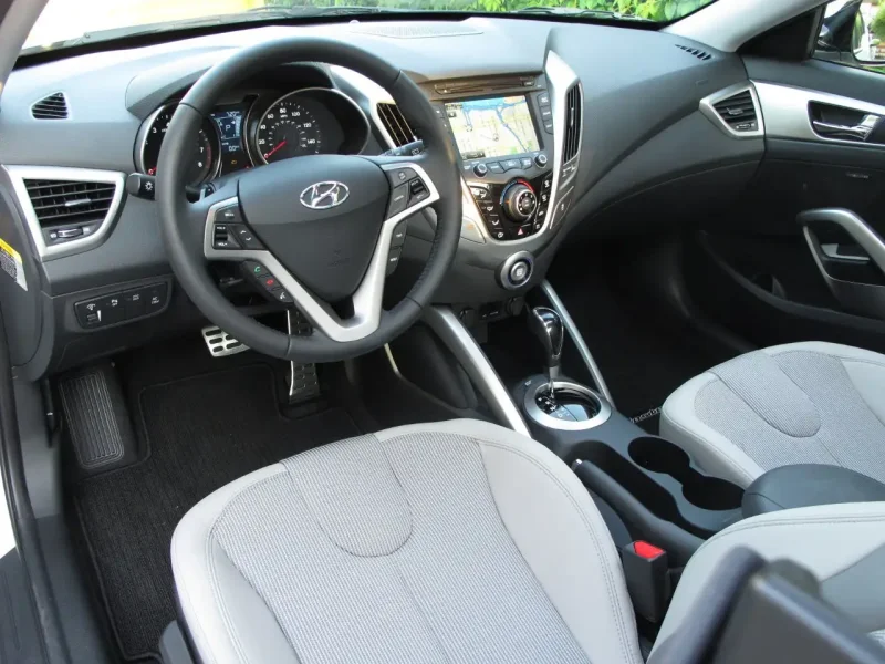 Hyundai Veloster 2012 салон