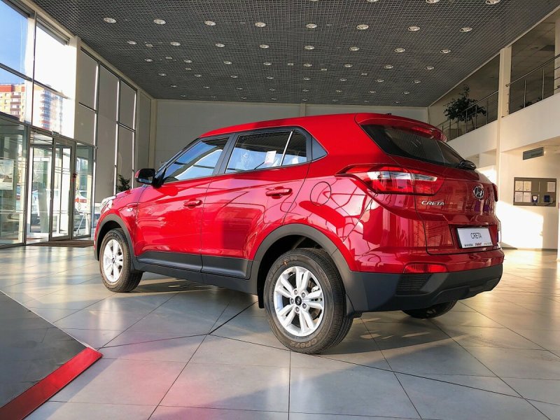 Hyundai Creta красная с чёрной крышей