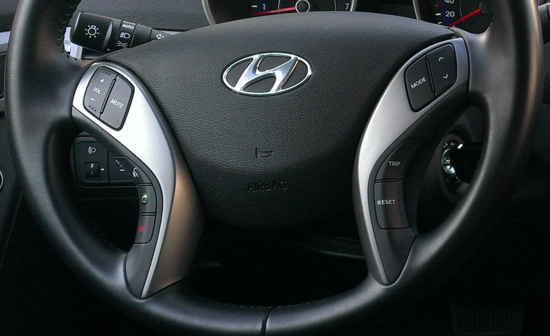 Hyundai Elantra 2014 руль