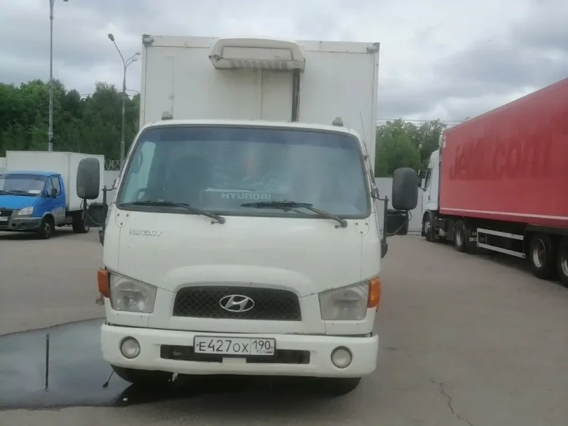 Hyundai Entourage 1