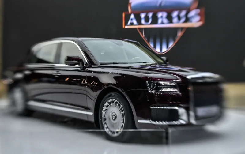 Машина Аурус Сенат l600