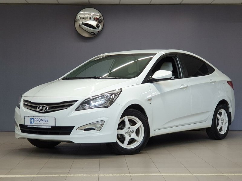 Hyundai Solaris 2016 хэтчбек салон