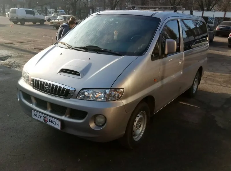 Серый Hyundai h100