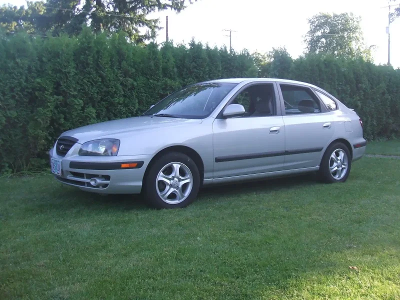Hyundai Elantra 2003 хэтчбек