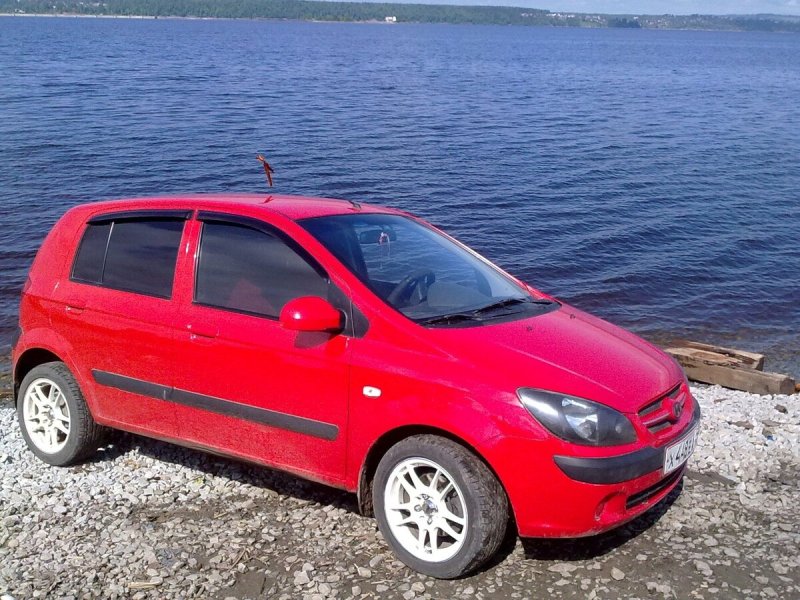 Красный Hyundai Getz тонированный