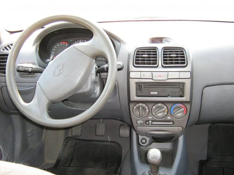 Hyundai Accent 2 салон