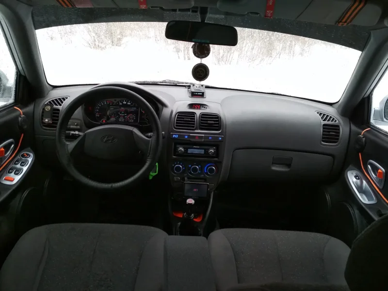 Hyundai Accent 2 салон