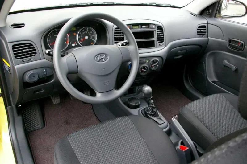 Hyundai Accent 2002 салон