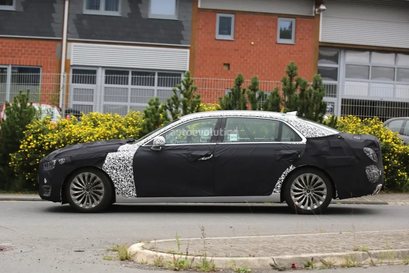 Hyundai Equus stance