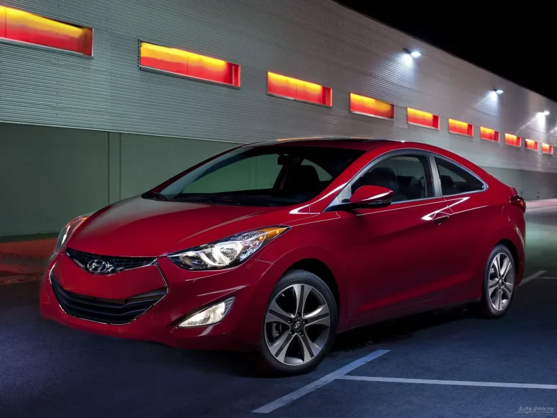 Hyundai Elantra 2013 купе игрушка