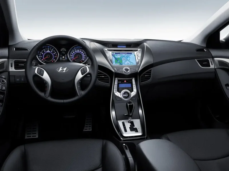 Hyundai Elantra 2012 салон