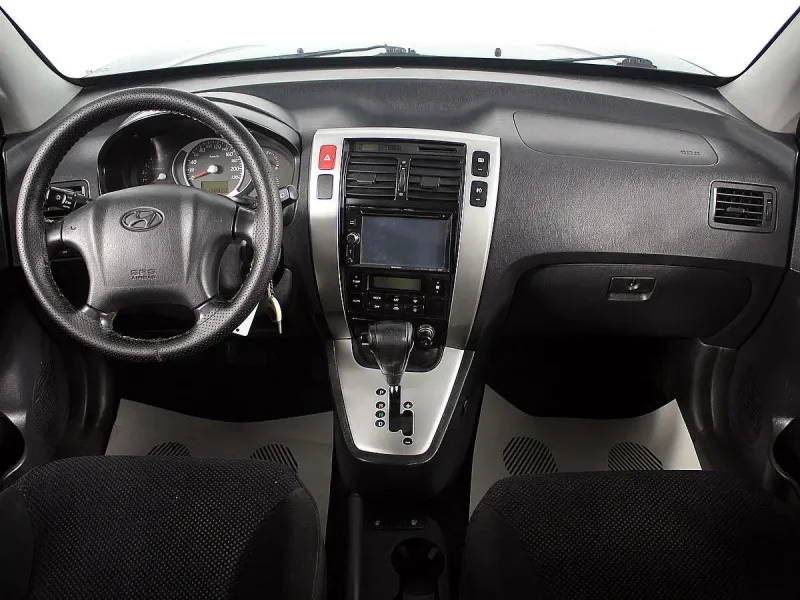 Hyundai Tucson 2008 1 поколение