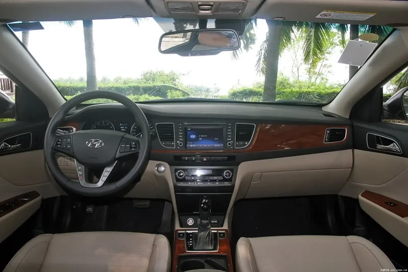 Hyundai mistra 2015