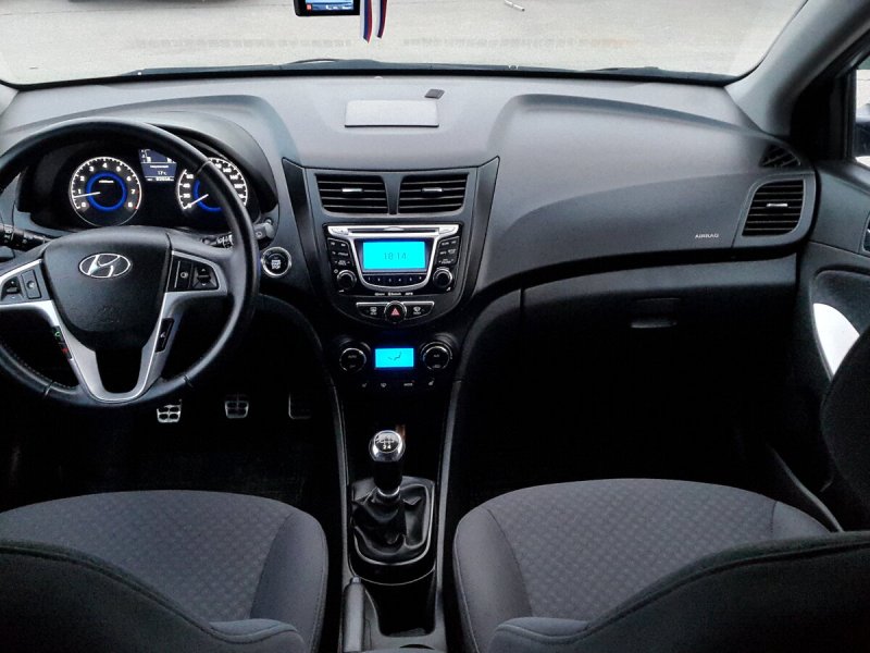 Hyundai Solaris 2011 салон