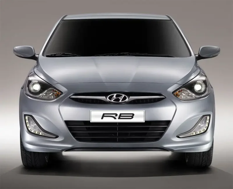 Hyundai Solaris спереди