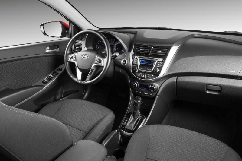 Hyundai Solaris 2014 хэтчбек салон