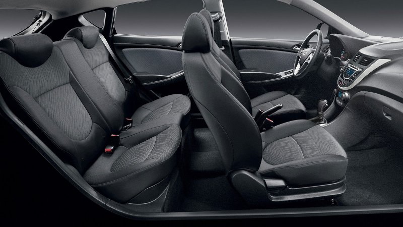 Hyundai Solaris 2016 хэтчбек салон