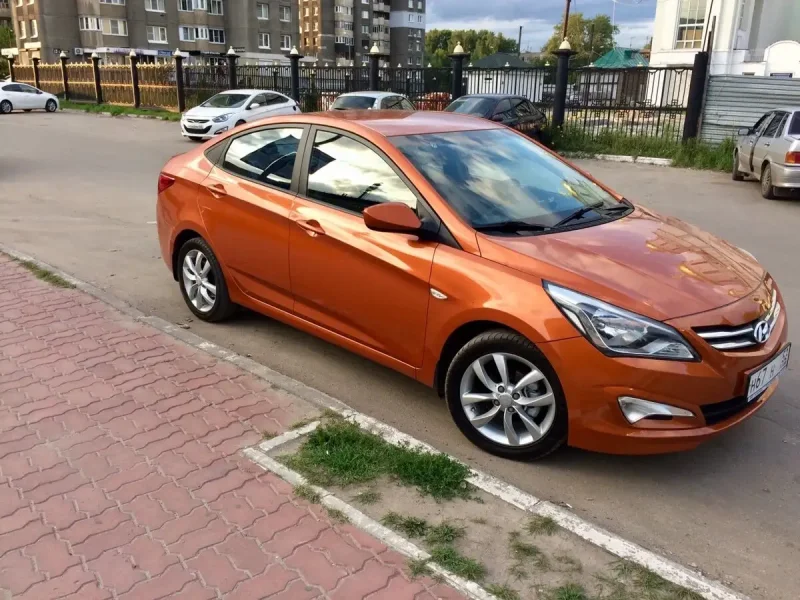 Хендай Солярис хэтчбек оранжевый