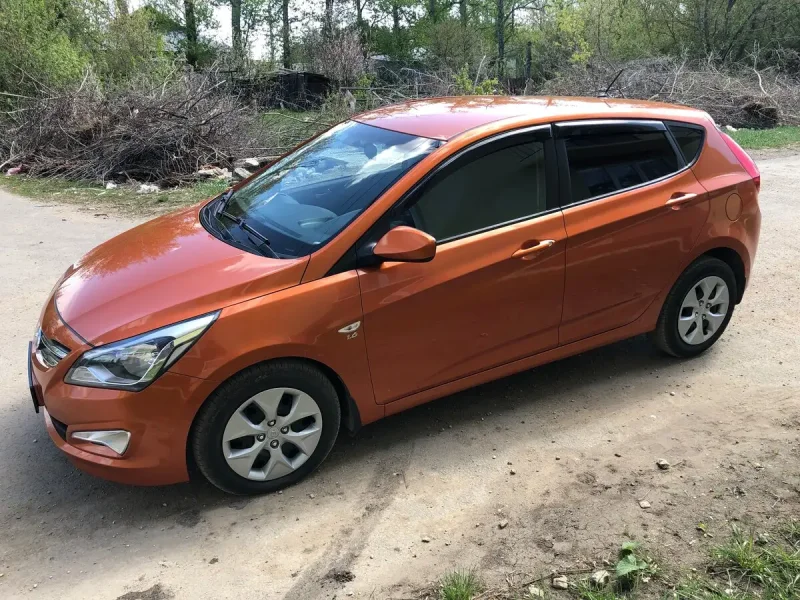 Hyundai Solaris оранжевый