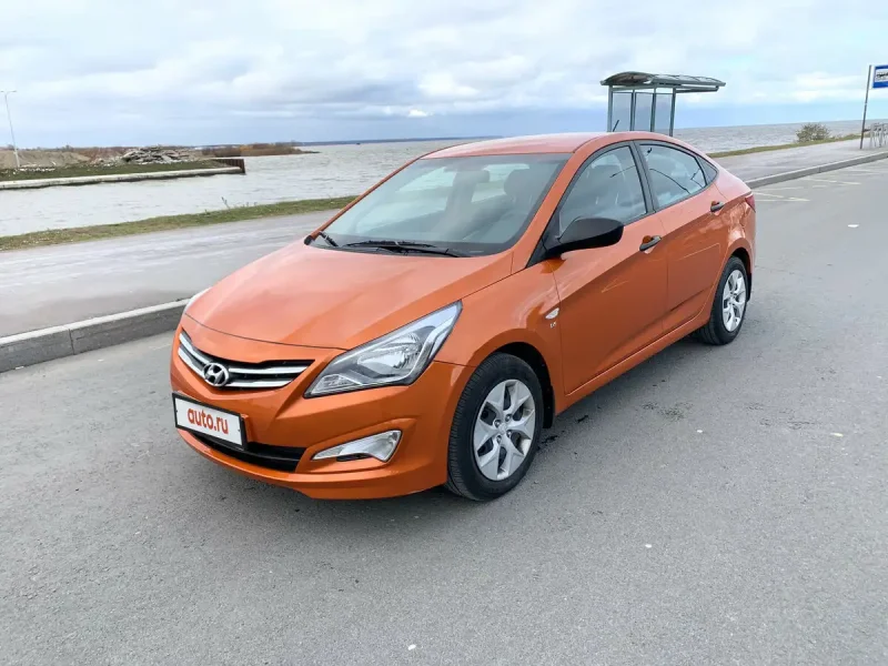 Hyundai Solaris 2014 оранжевый хэтчбек
