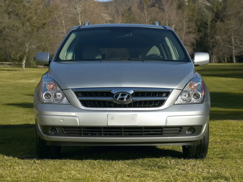 Hyundai Entourage 2011