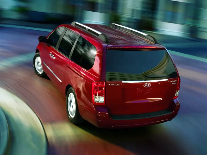 Hyundai Entourage 2011 салон