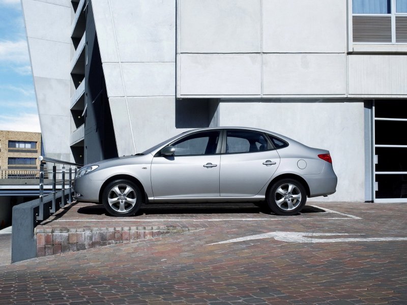 Hyundai Elantra 4