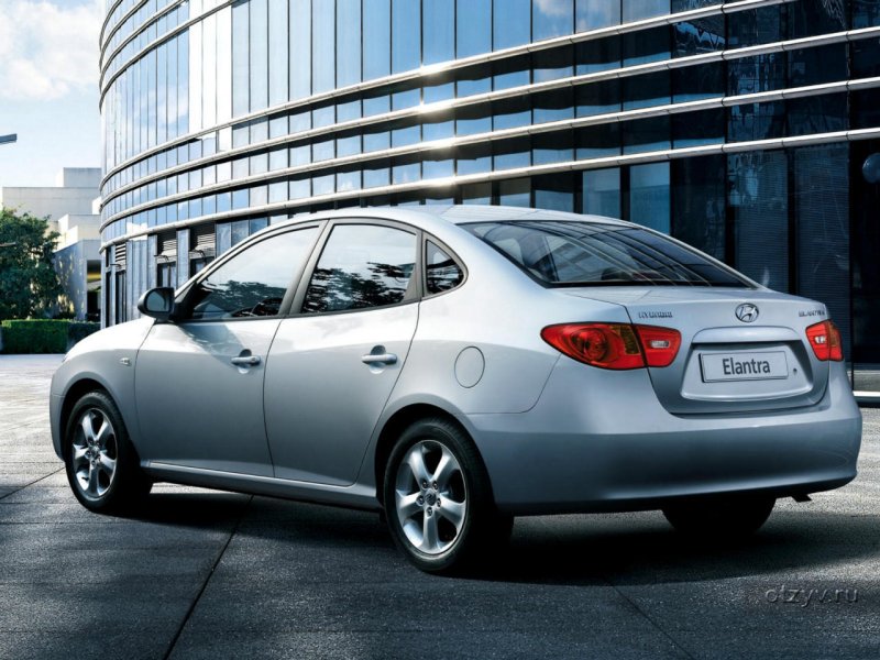 Hyundai Elantra 4
