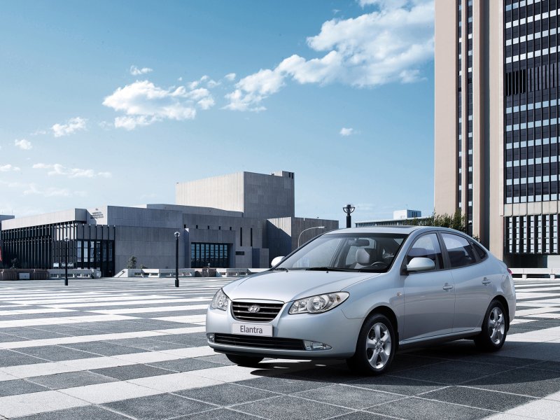 Hyundai Elantra 4