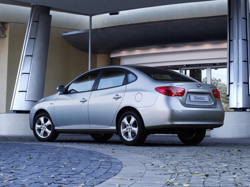 Hyundai Elantra 4