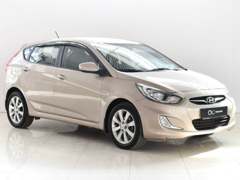 Hyundai Solaris 2013 серый хэтчбек