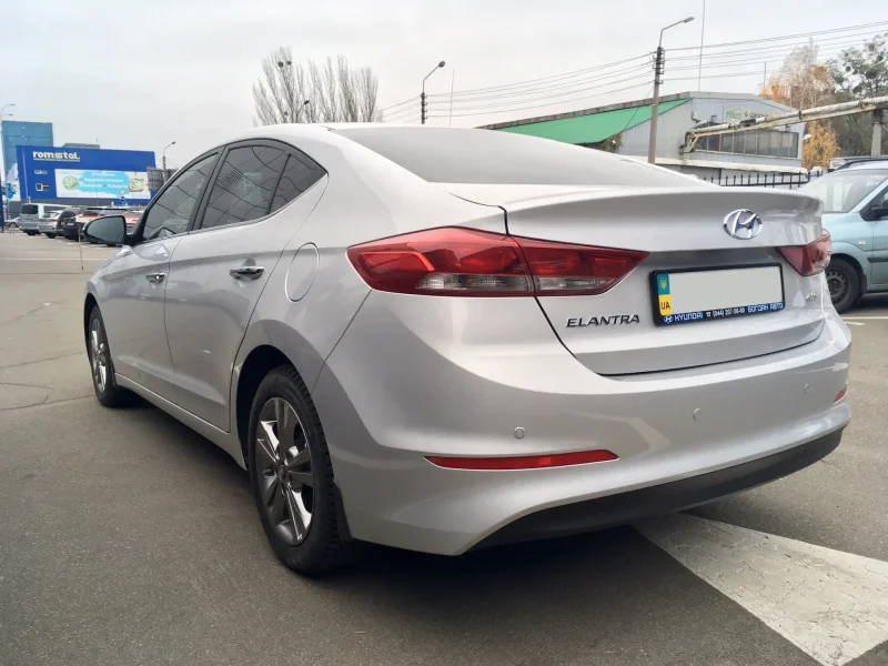 Hyundai Elantra 6