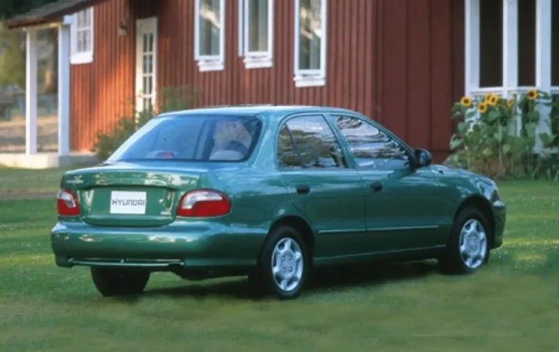 Hyundai Accent 1998 года зелёный