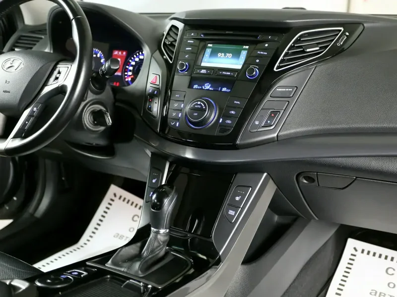 Hyundai Genesis i40