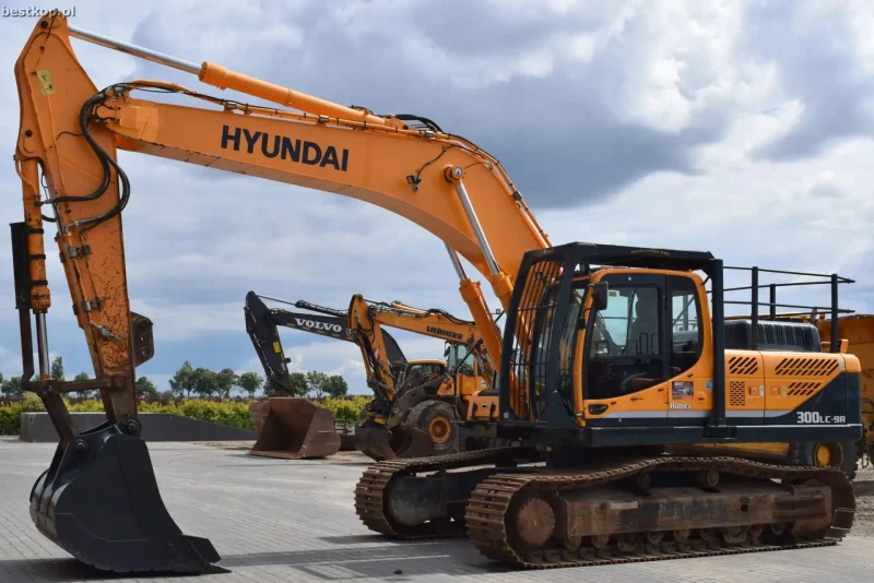 Hyundai r300 9s