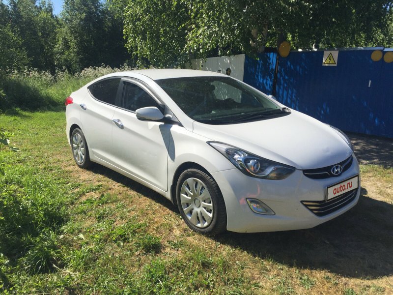Машина хёндай Аванта 4 белая